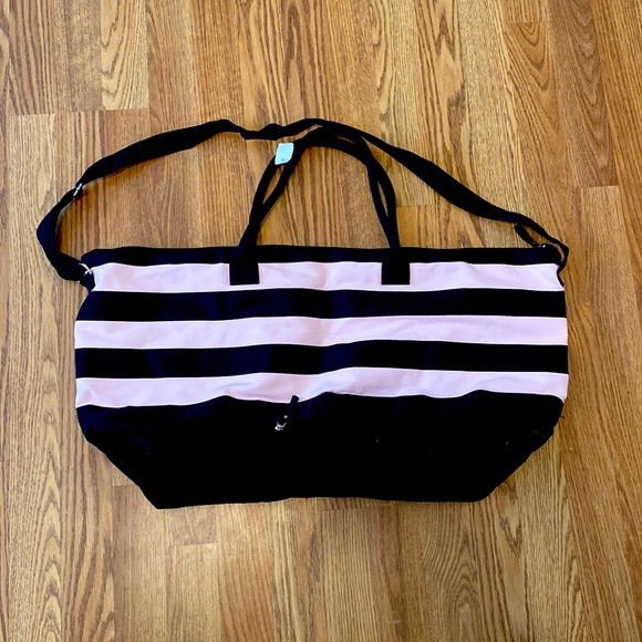 Victoria’s Secret Oversized Expandable Duffle/ Weekender bag - Picture 2 of 4